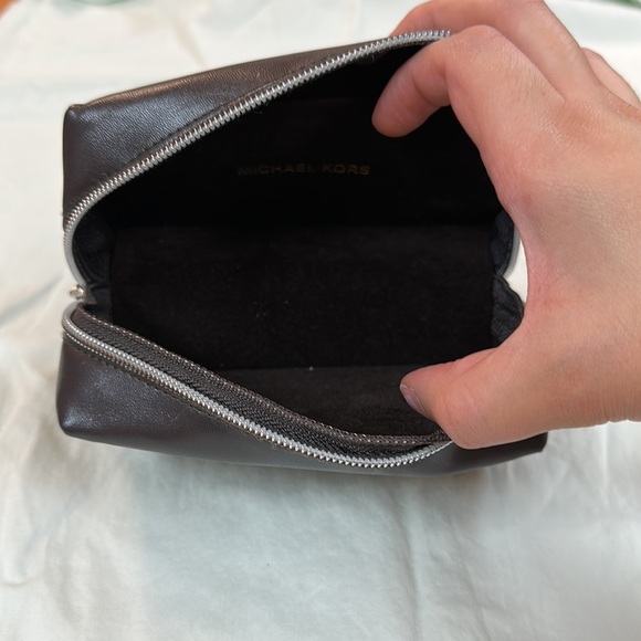 Michael Kors leather case - Picture 8 of 9